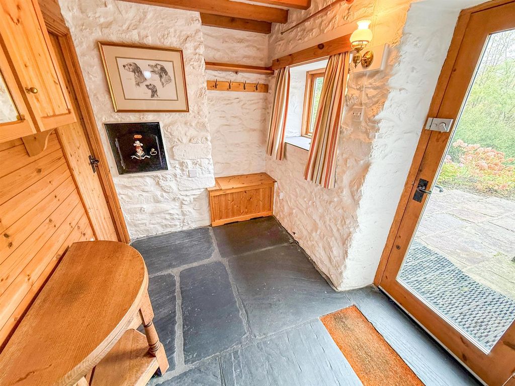 Property photo 3 of 33 The Hallway