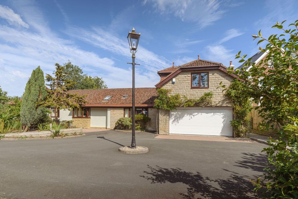 Property photo 1 of 30