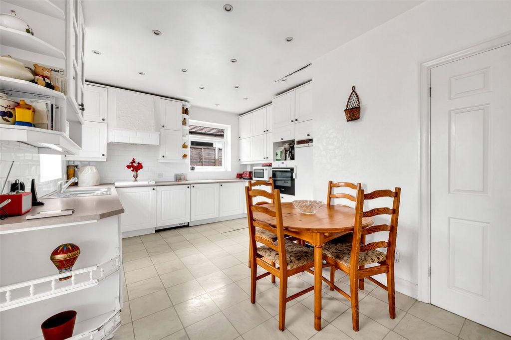 Property photo 3 of 18 Kitchen/Diner
