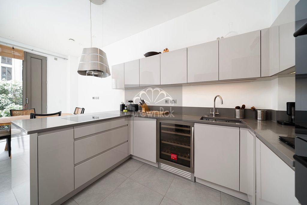 Property photo 3 of 12 W07