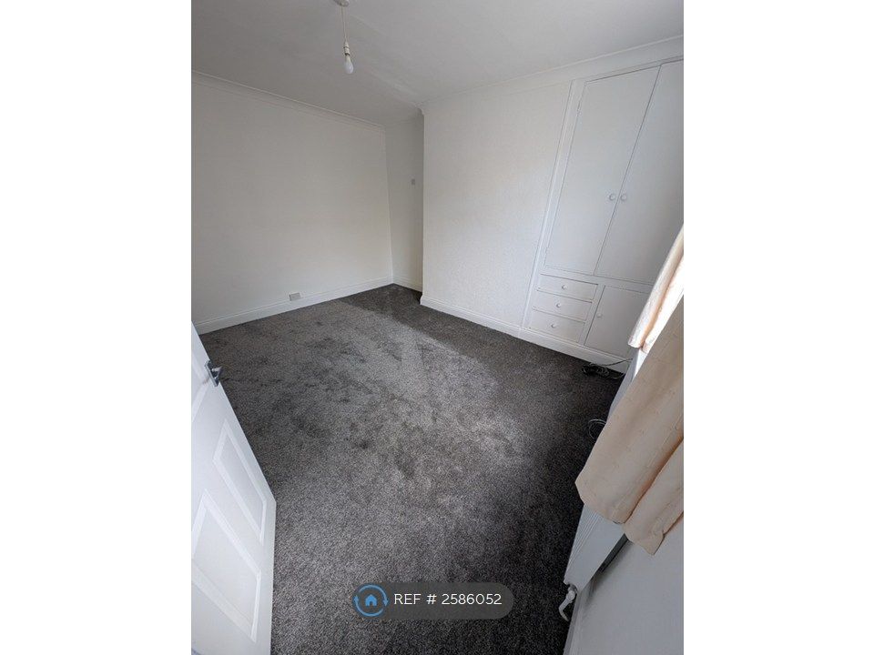 Property photo 3 of 11 Living Room Pic2
