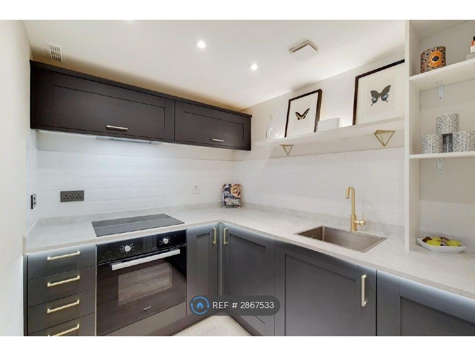 Property photo 2 of 9 Kitchen