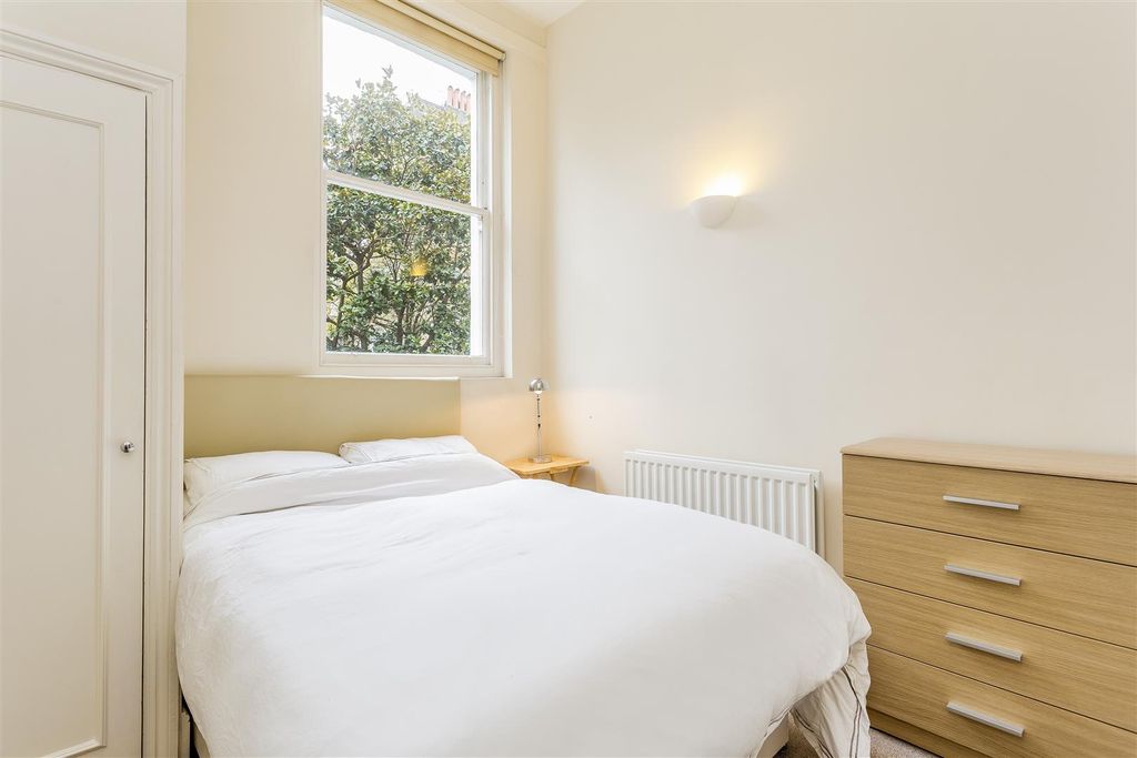 Property photo 2 of 6 Lettings Hammersmith Sinclair Road- Bedroom.Jpg