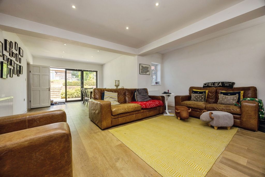 Property photo 2 of 19 Pbox-Img.Jpg