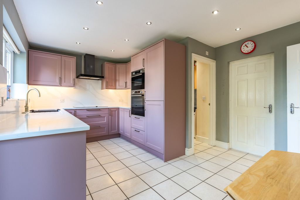 Property photo 3 of 39