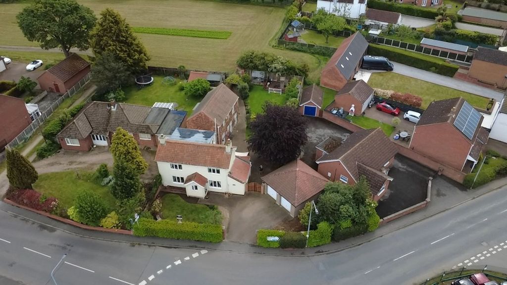 Property photo 1 of 32