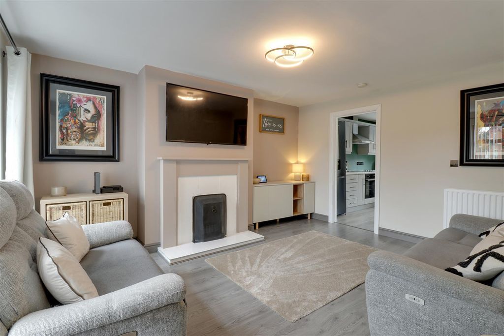 Property photo 3 of 18 Lounge