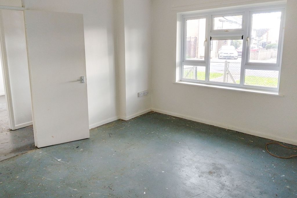 Property photo 2 of 15 6 Harris Road, Ashton Keynes, Wiltshire, Sn6 6Pq