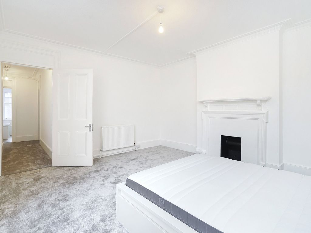 Property photo 3 of 12 Long Acre