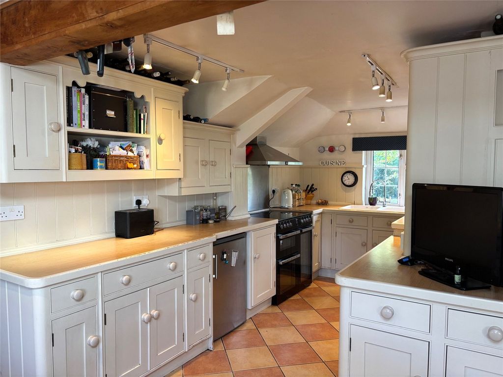 Property photo 2 of 21 Kitchen