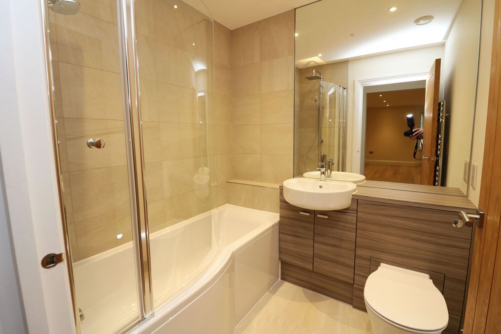 Property photo 3 of 7 Bathroom