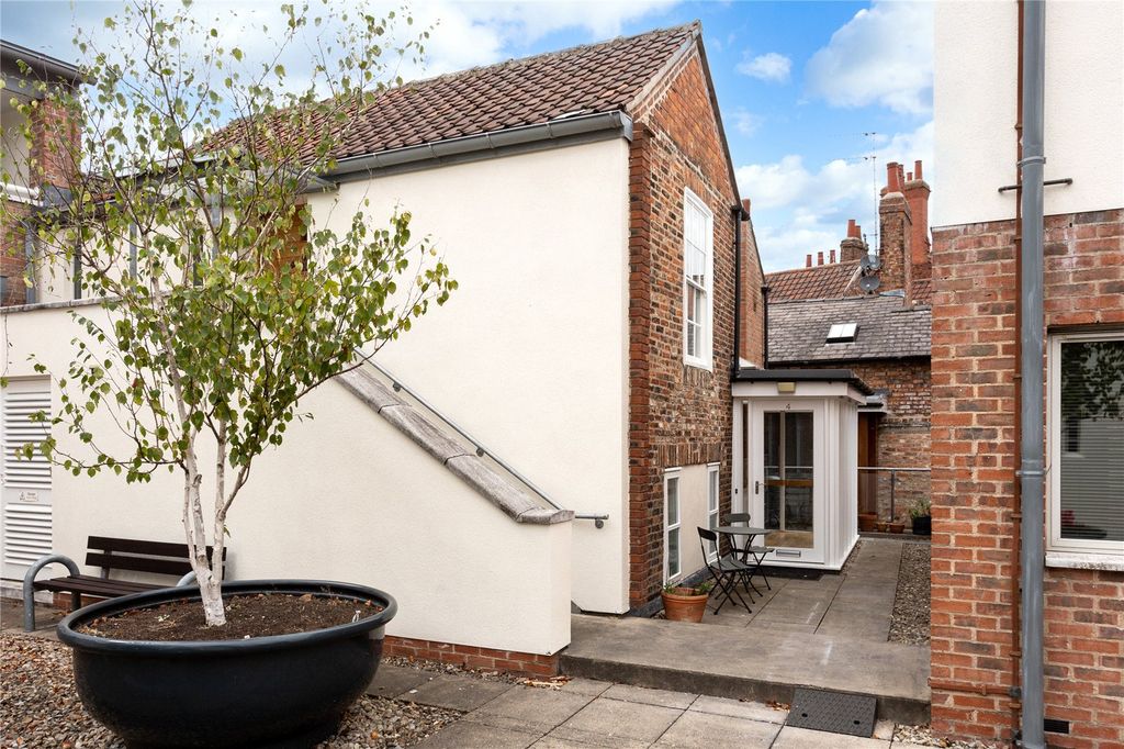 Property photo 1 of 11 Front External