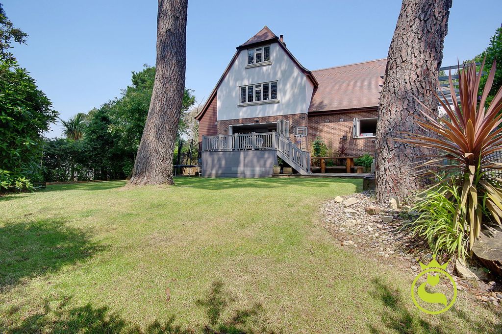 Property photo 3 of 35