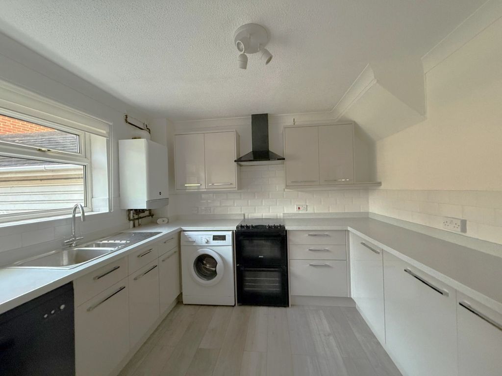 Property photo 2 of 16 4671136