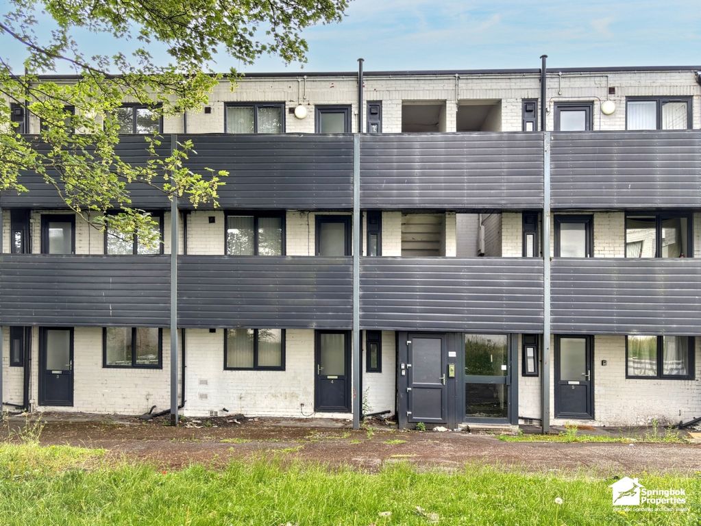 Property photo 1 of 10 Front View