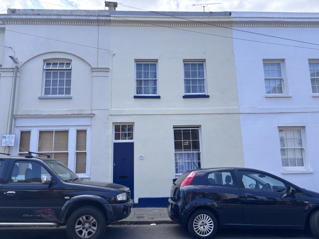 Property photo 1 of 8 Outside Shot Charles Street