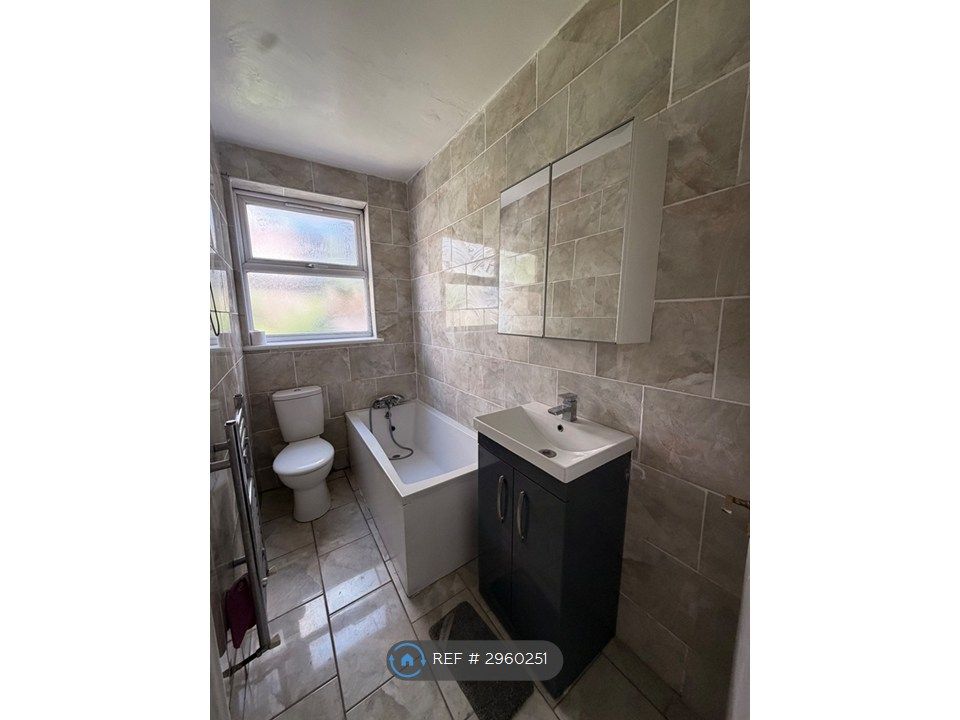 Property photo 1 of 12 Bathroom