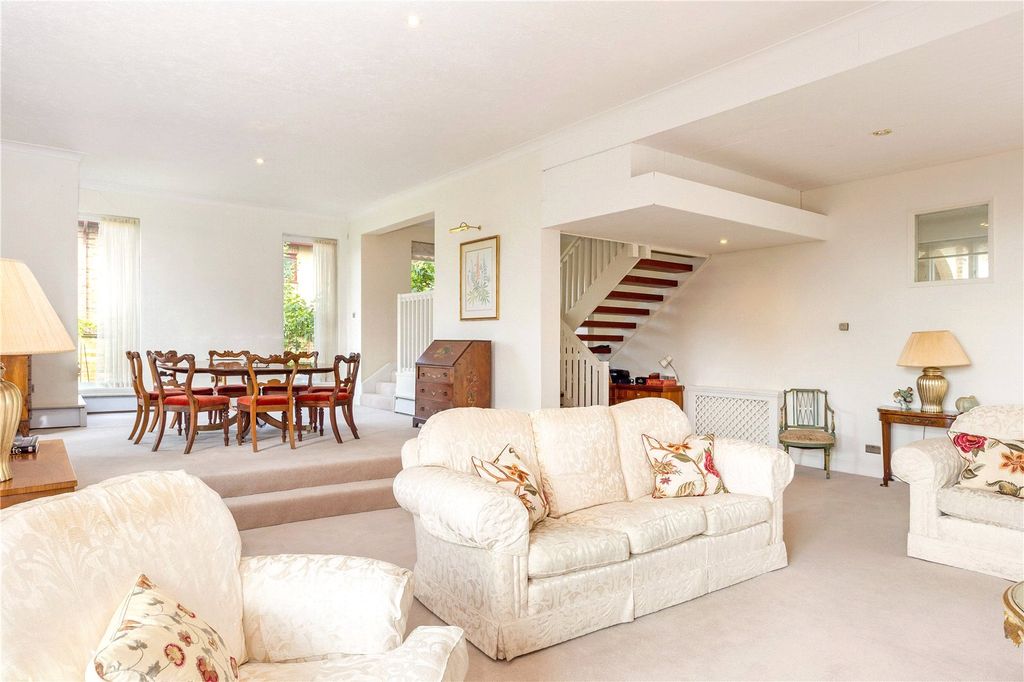 Property photo 3 of 16 Sitting Room