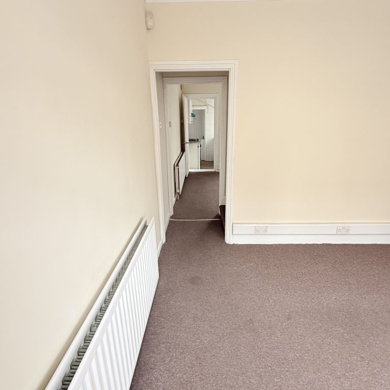 Property photo 3 of 10 3