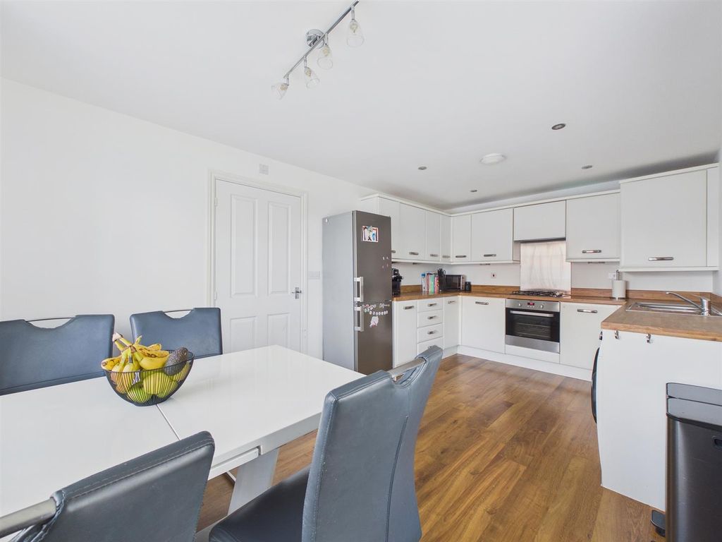 Property photo 3 of 18 Cam03972G0-Pr0258-Still002.Jpg