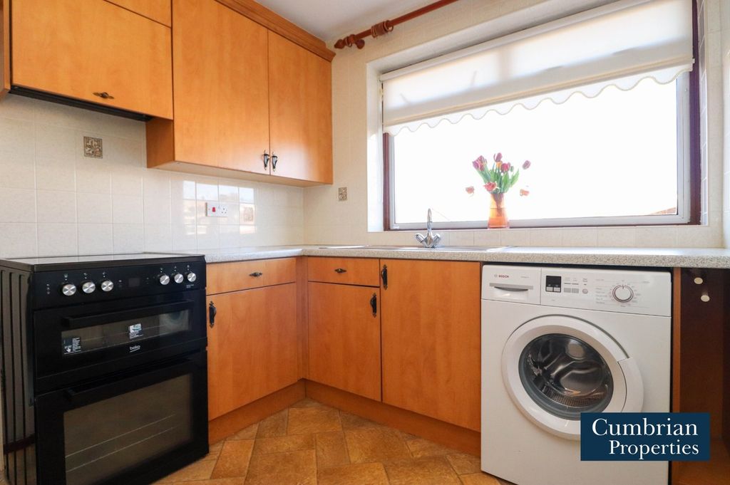 Property photo 2 of 14 Kitchen