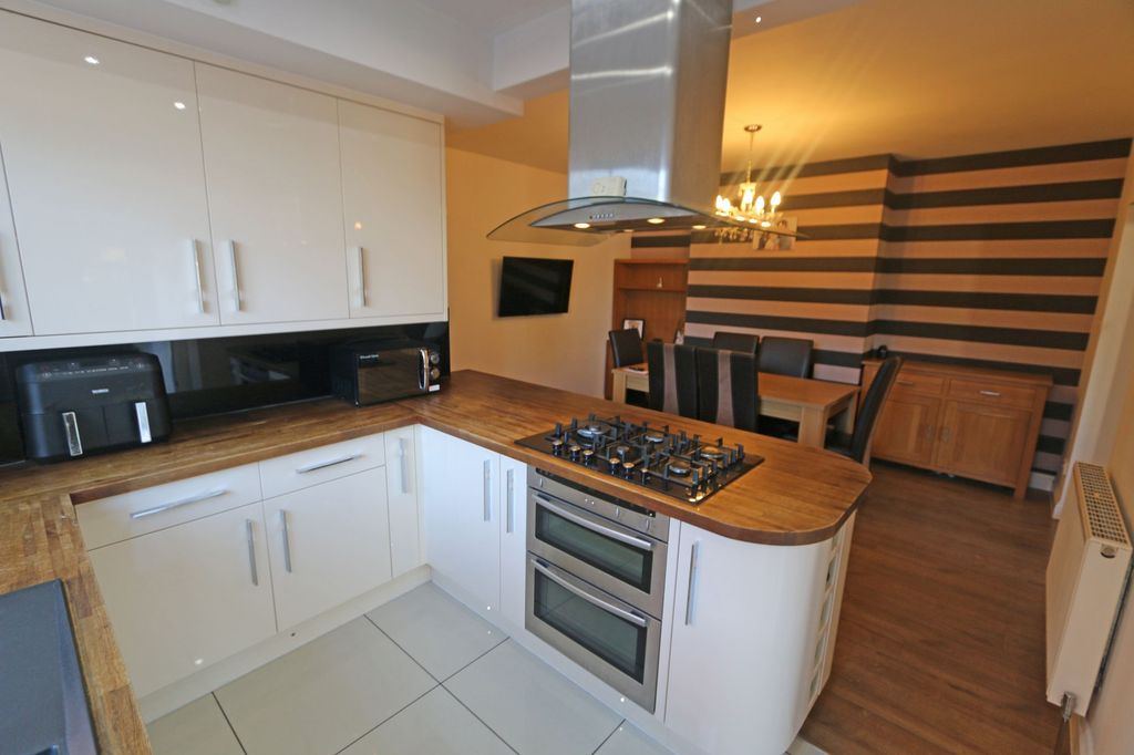 Property photo 3 of 13 Kitchen Area