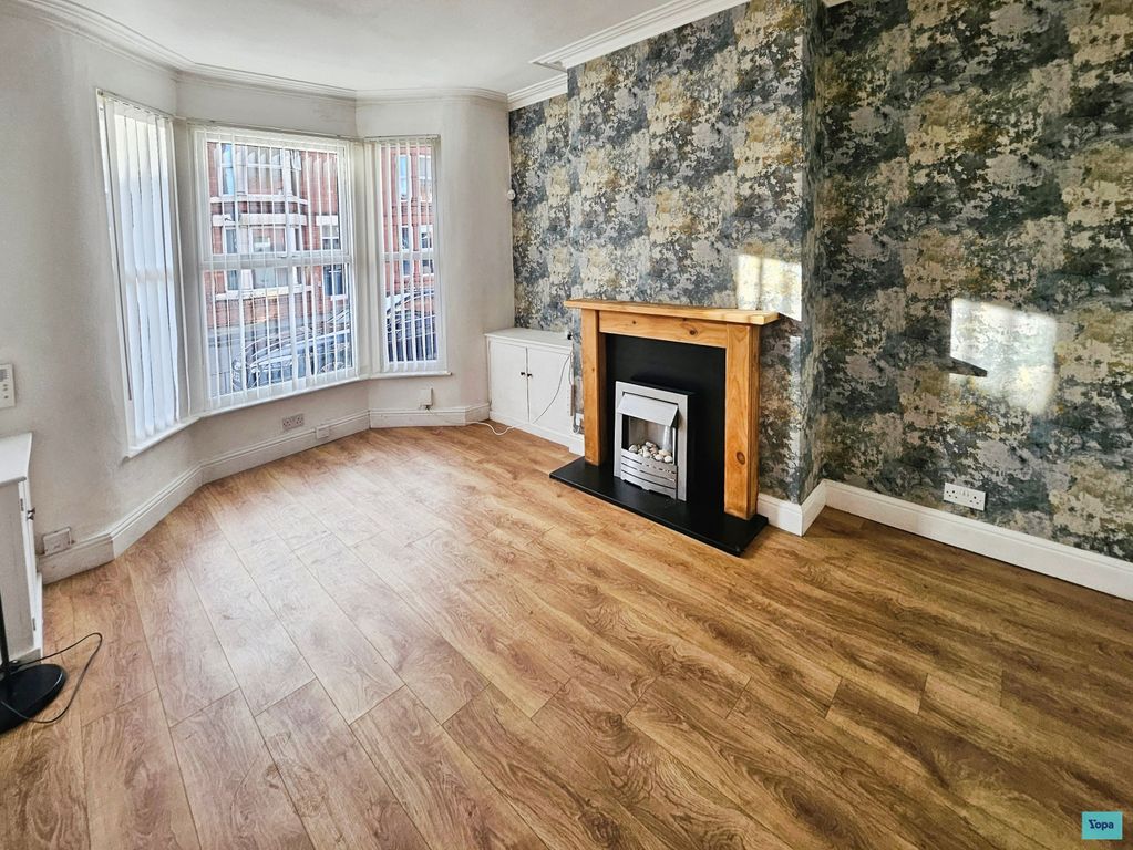 Property photo 2 of 16 Lounge