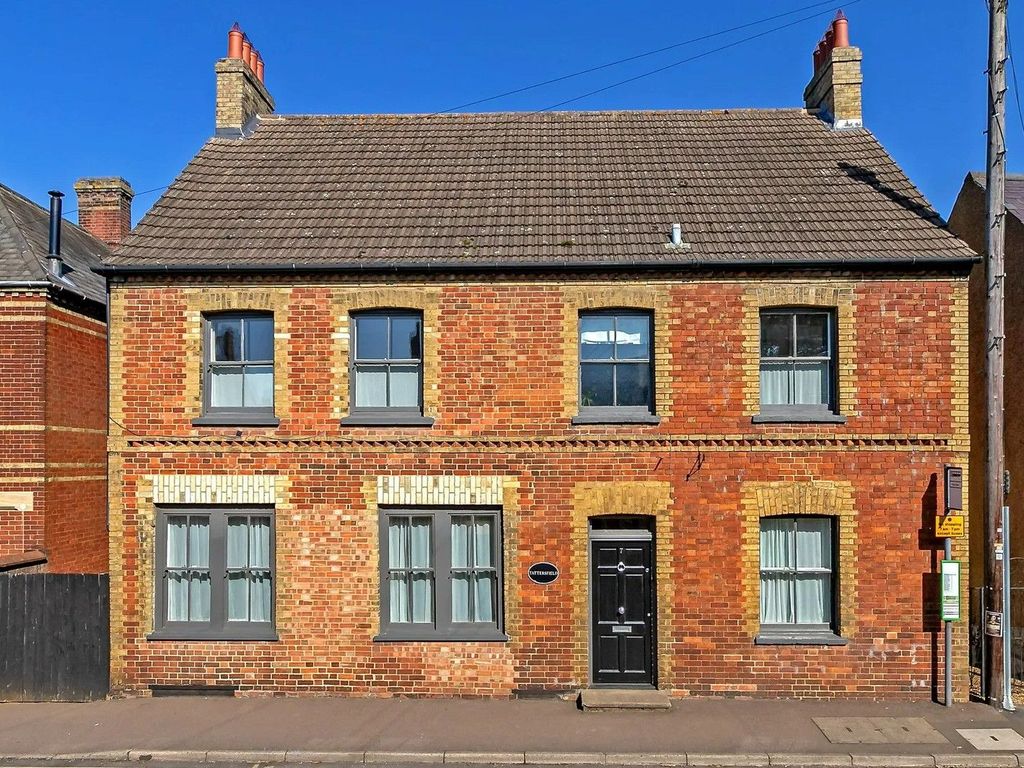 Property photo 1 of 40