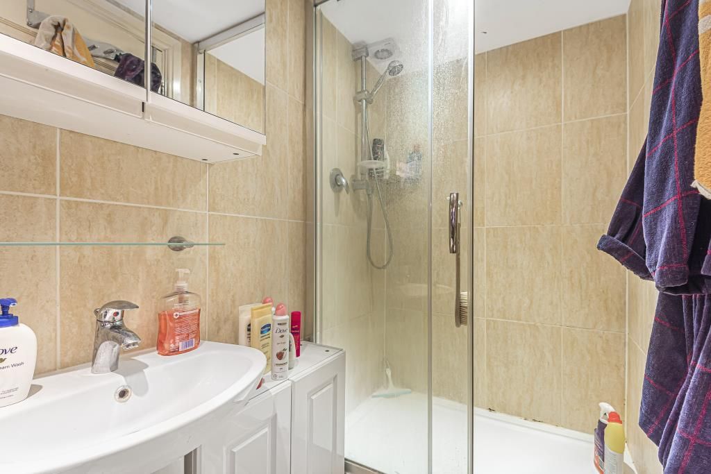 Property photo 3 of 9 Bathroom