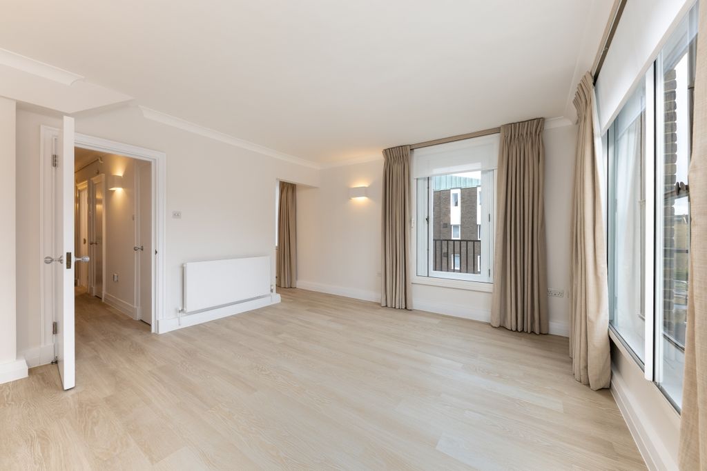 Property photo 2 of 11 Pont Street 8-10 ...