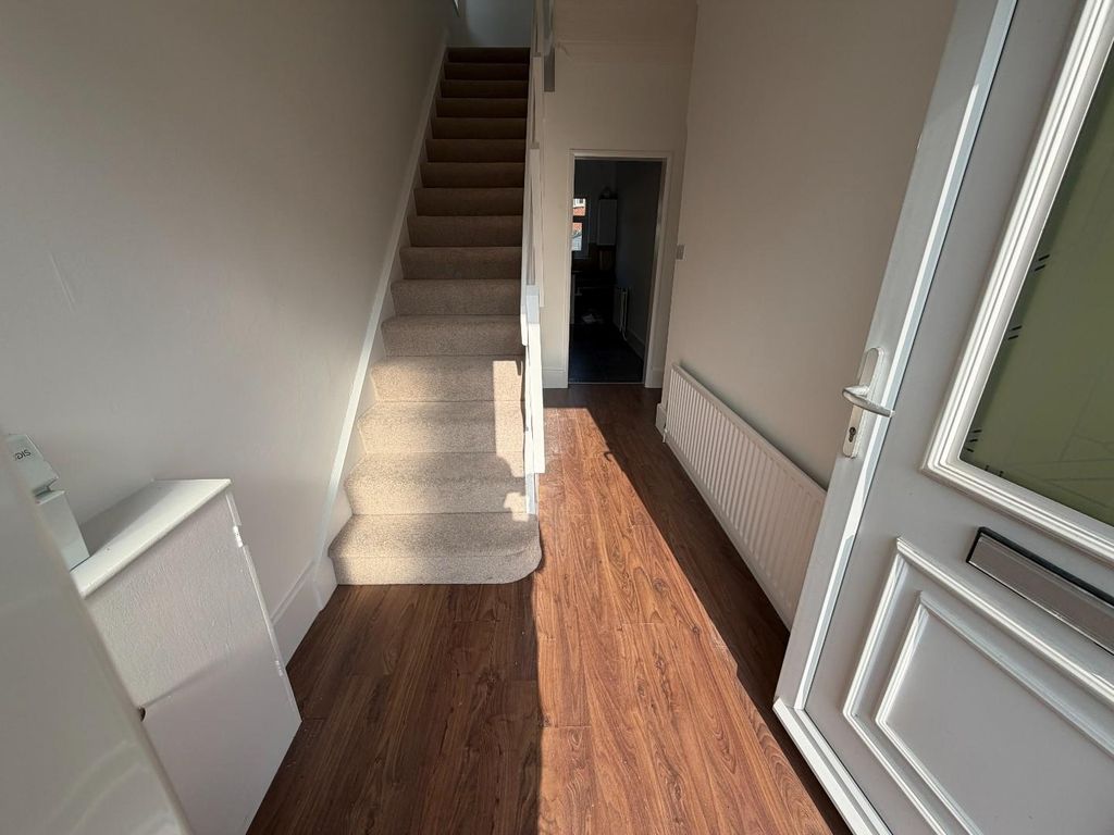 Property photo 3 of 21 Hall