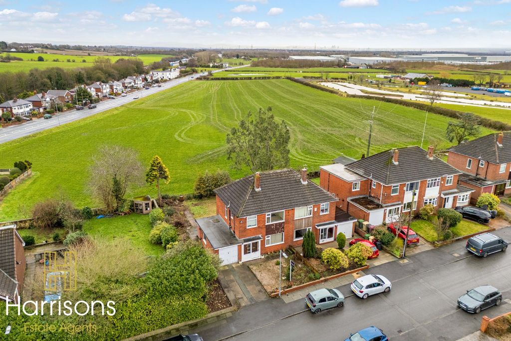 Property photo 3 of 41 4001597