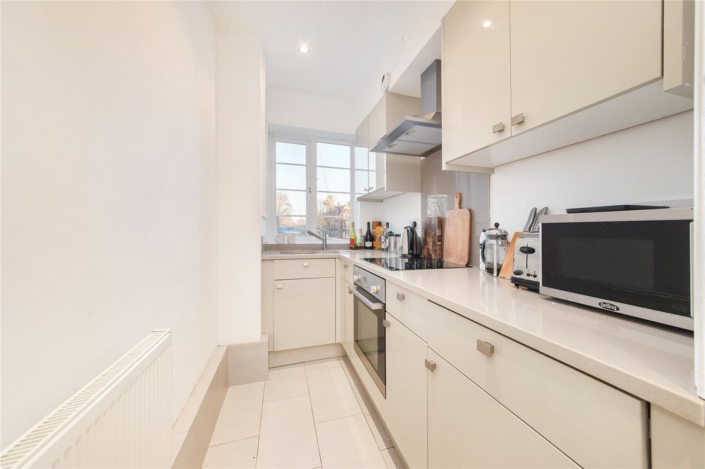 Property photo 3 of 7 Kitchen