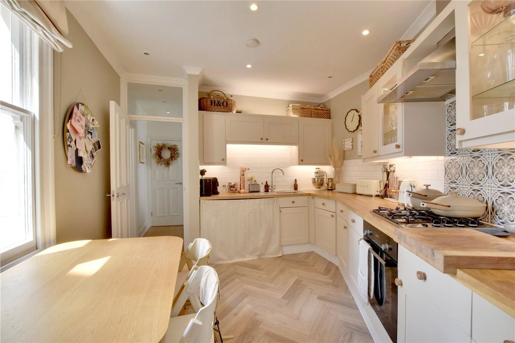 Property photo 2 of 34 Picture No. 03