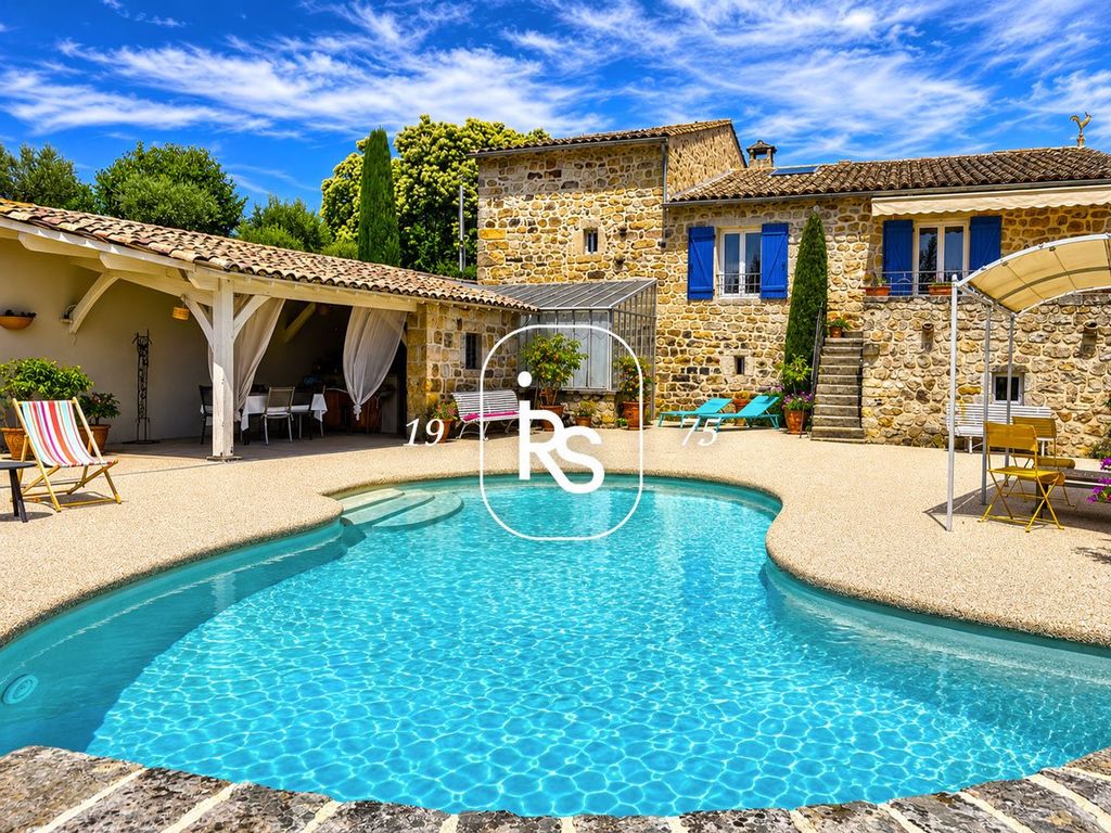 Property photo 1 of 13 An Exceptional Renovated Mas Of 196 m2 With 1.6 Ha Of Land And A Pool With Pool House.