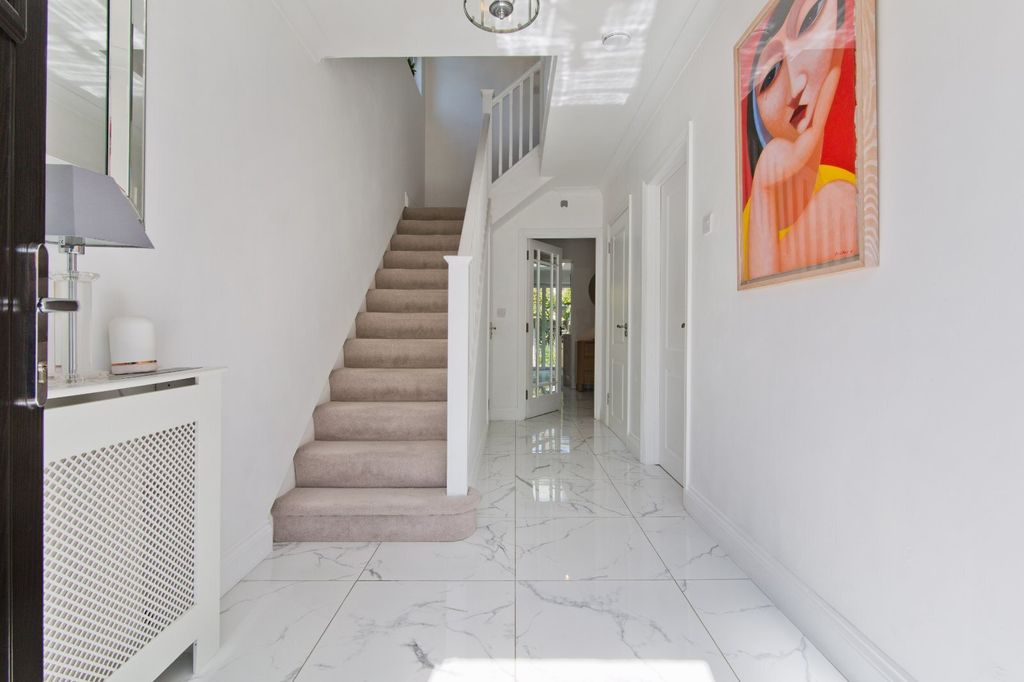 Property photo 2 of 17 Images