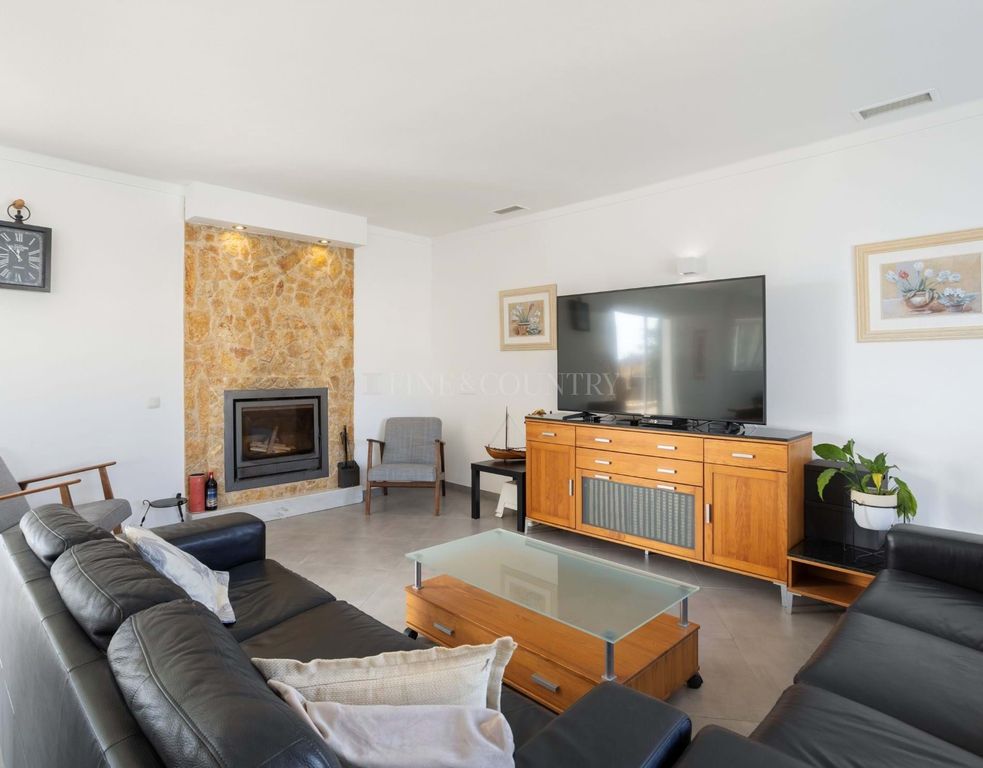 Property photo 2 of 30