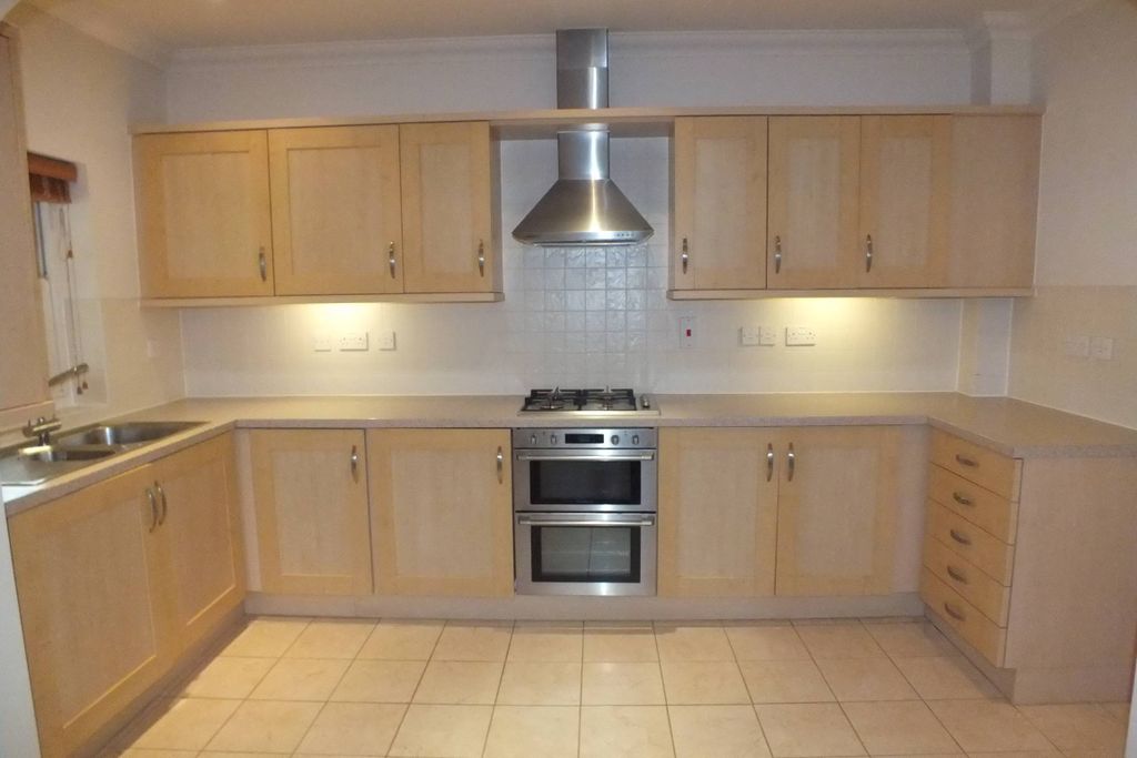 Property photo 3 of 6 Kitchen.Jpg
