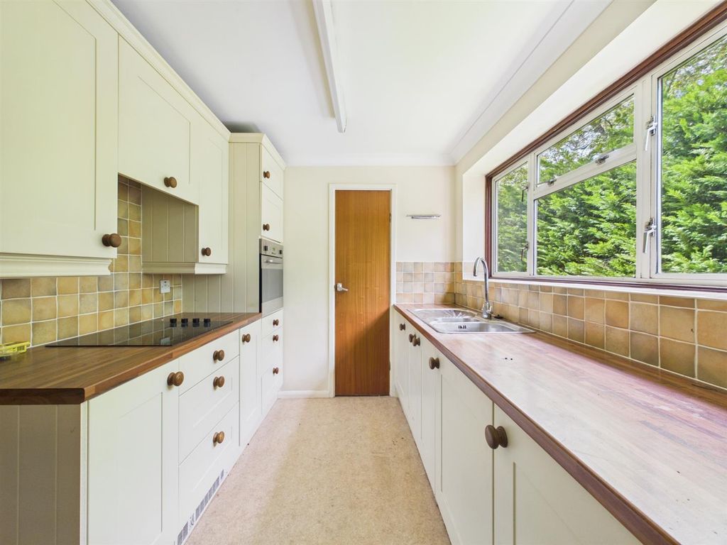 Property photo 3 of 12 Cam01563G0-Pr0264-Still009.Jpg