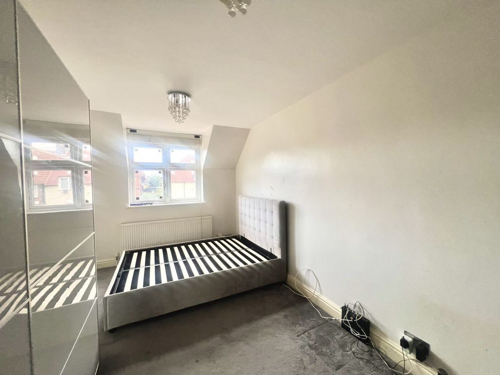 Property photo 2 of 11 Room