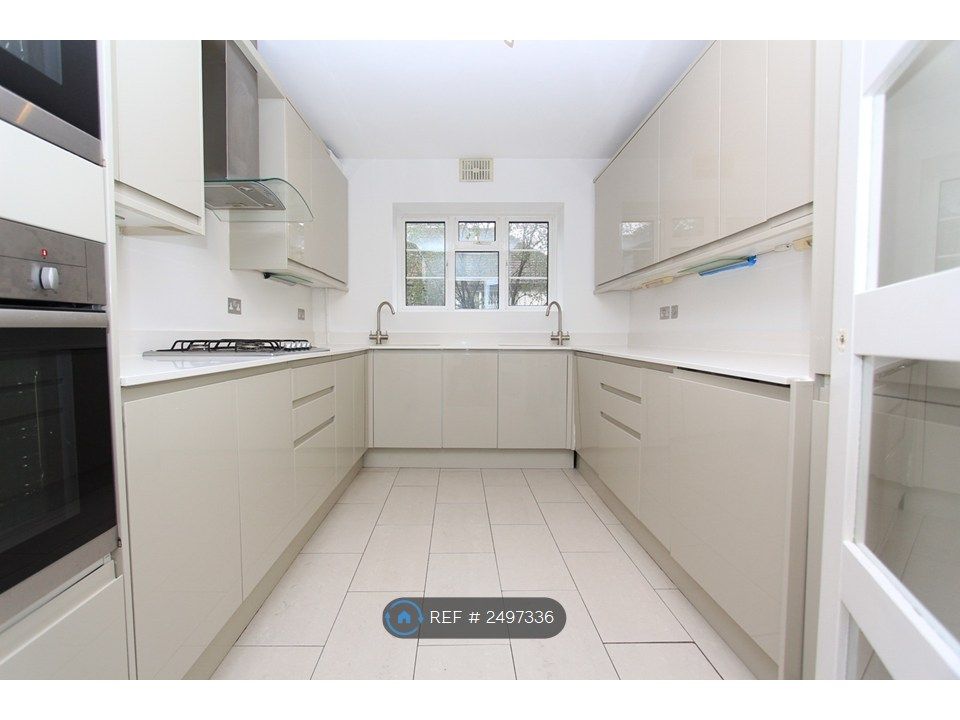 Property photo 2 of 28