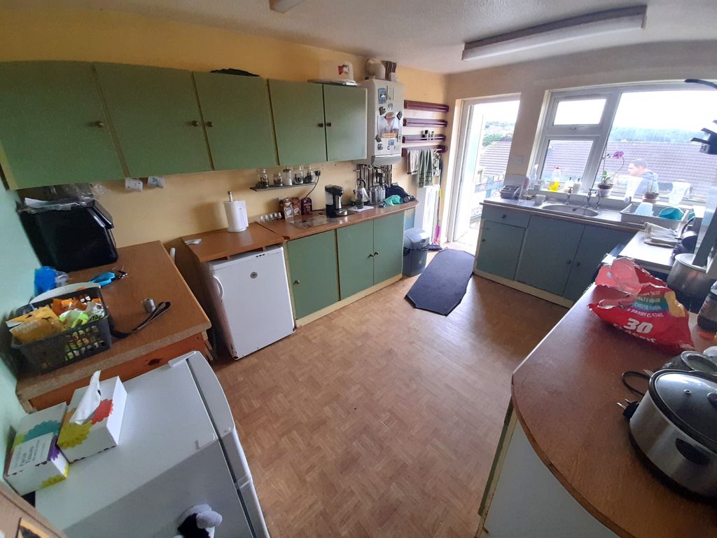 Property photo 3 of 14 Kitchen