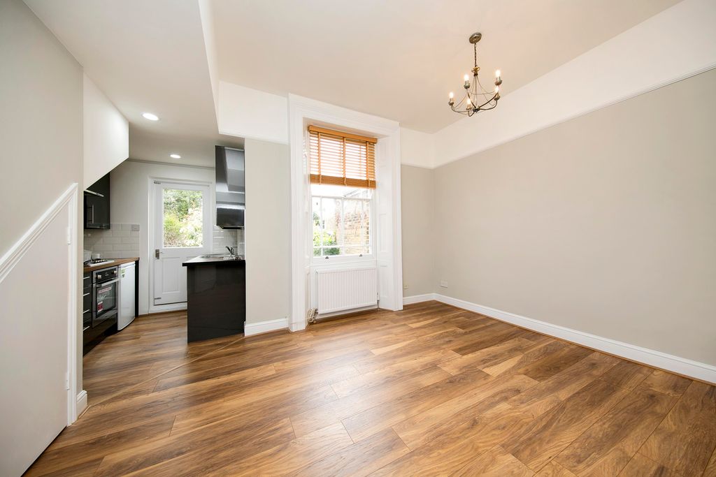 Property photo 2 of 5 Front