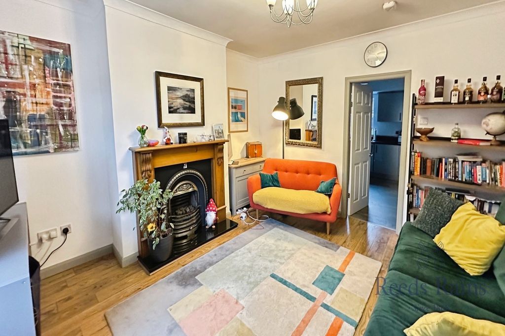 Property photo 2 of 16 Lounge