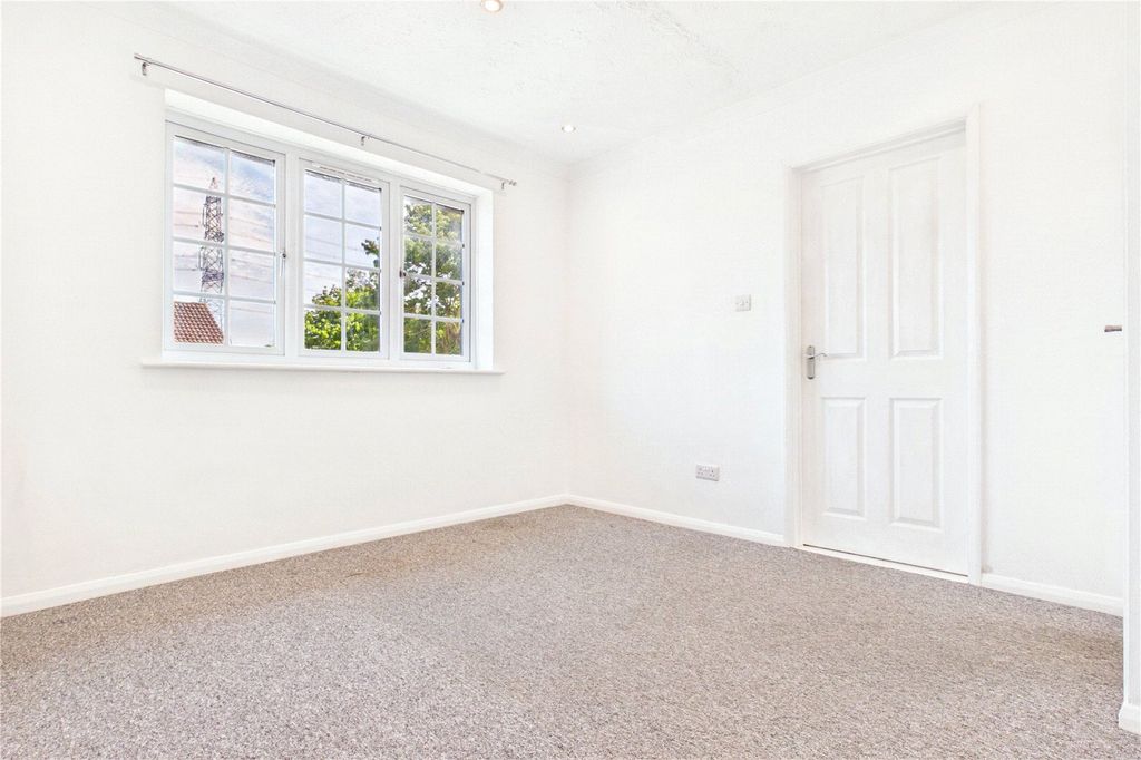 Property photo 2 of 8 Picture No. 26