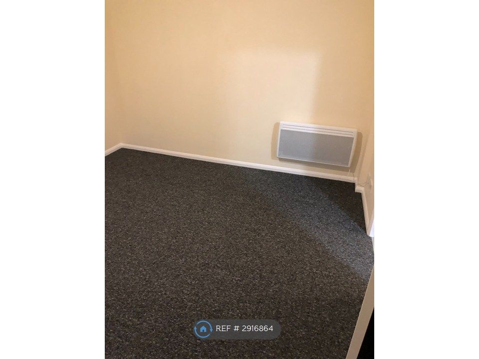 Property photo 2 of 10 Bedroom