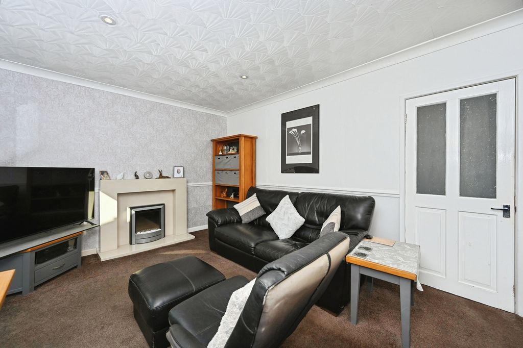 Property photo 3 of 17 Photo