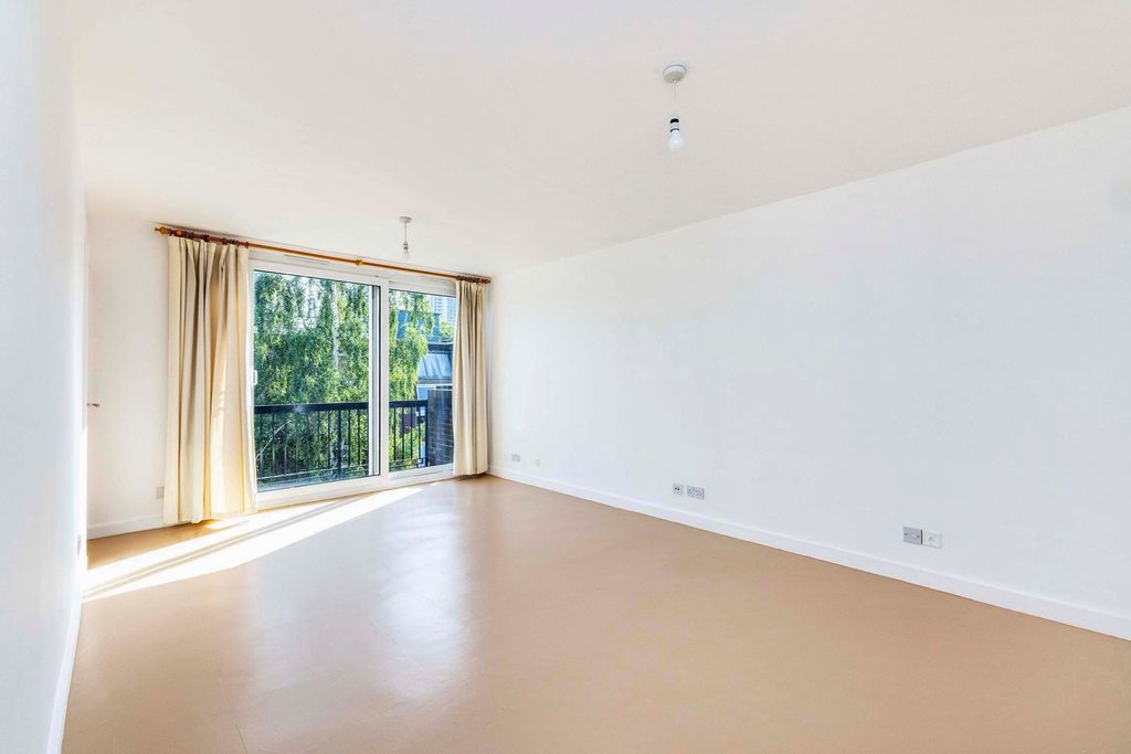 Property photo 2 of 20 2d885Cdc-B85A-F11...
