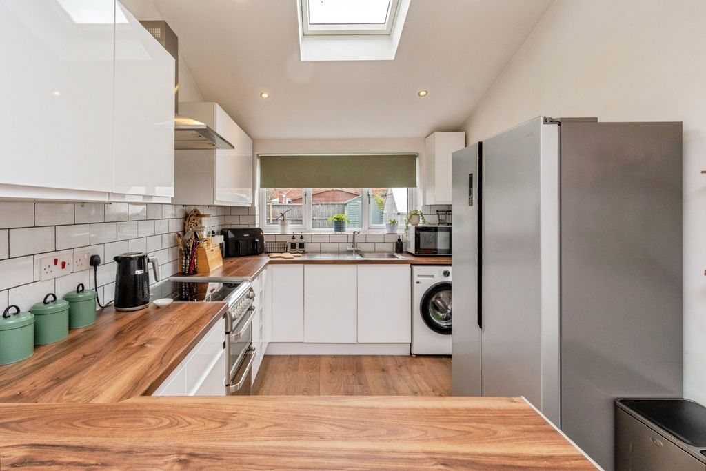 Property photo 3 of 21 Kitchen