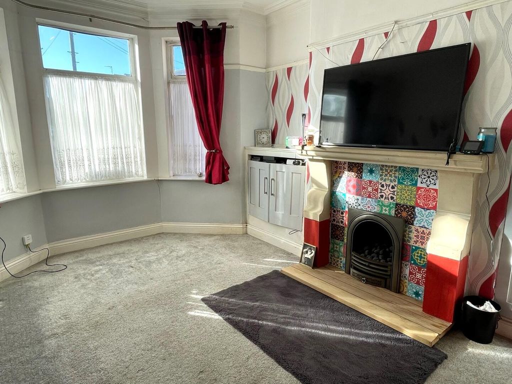 Property photo 2 of 22 Living Room